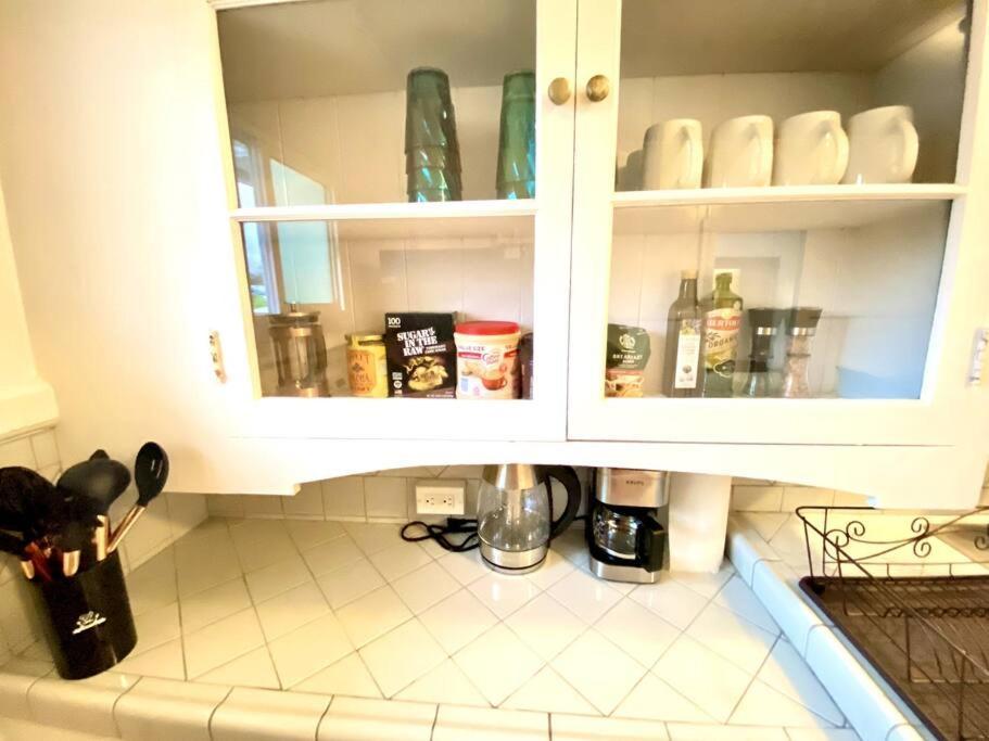 Your Hilo Homebase - Lovely 3 Bedroom In Heart Of Hilo With Ac! Exterior photo